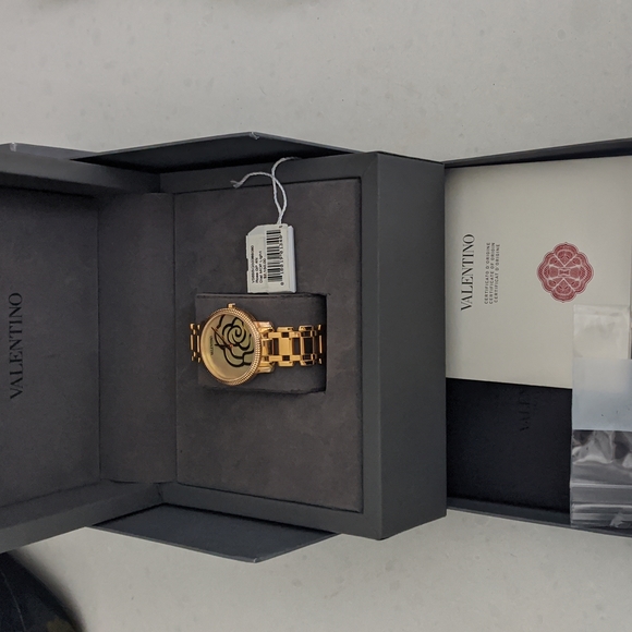 Rare rose gold tone Valentino watch - Picture 7 of 7